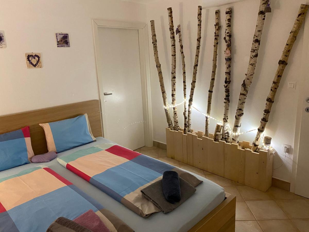 Room Julija Zirovnica Esterno foto